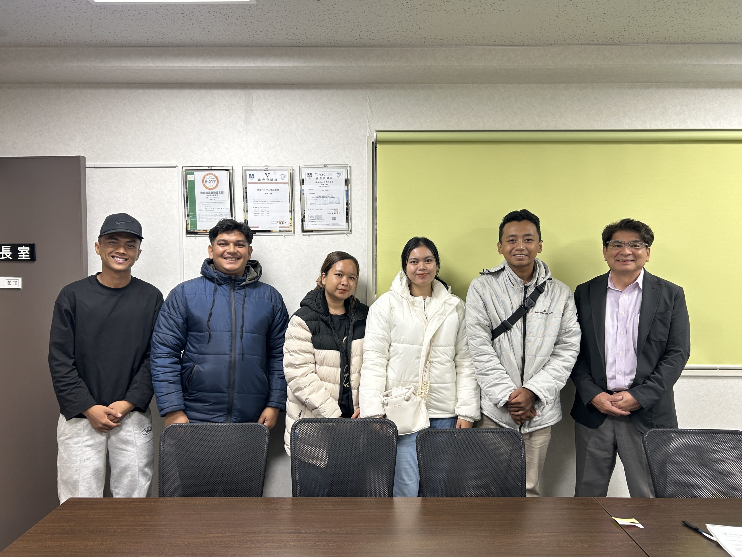 沖縄県の飲食料品製造業様に配属しました。(インドネシア人男性3名、女性2名 特定技能)